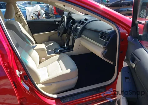 2014 Toyota Camry Le z USA, uszkodzony, nr VIN 4T4BF1FK6ER434561